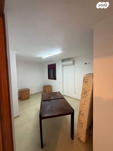 מרתף/ פרטר, לוטם 2, 212 מזרח, אבן יהודה