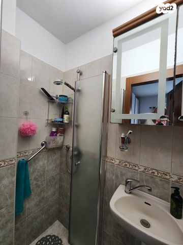 דירה, חב"ד 20, רמב"ם, ראשון לציון