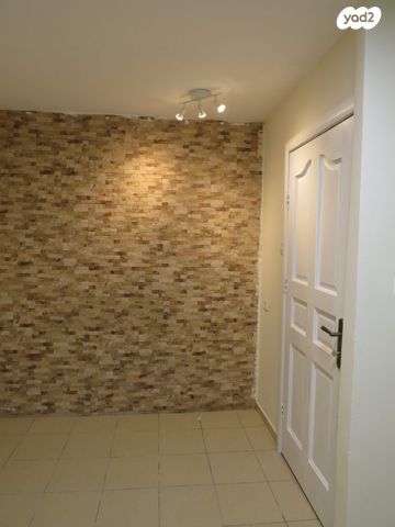 לאה גולדברג 3