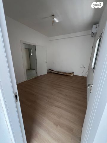 דירה, כנפי נשרים 28, קרית בורוכוב, רמת גן