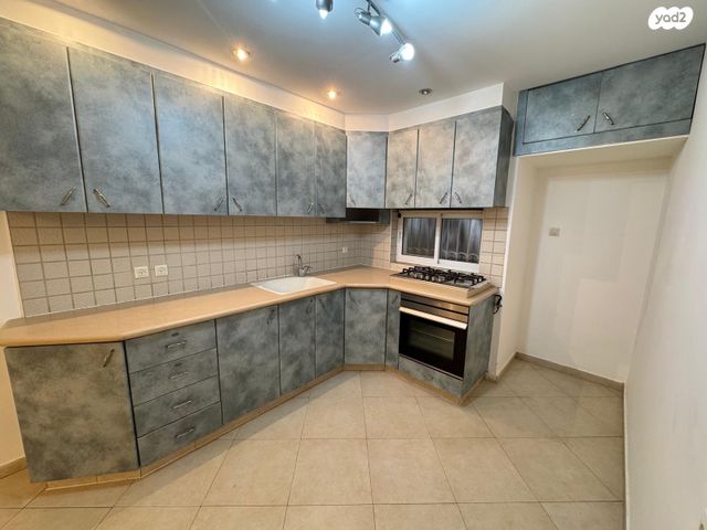 כנפי נשרים 40