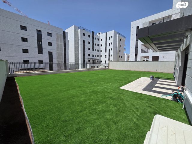 חיים הרצוג 2