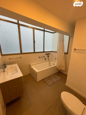 דירה, המלך ג'ורג' 95, הצפון הישן - דרום, תל אביב יפו