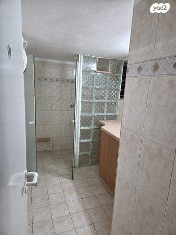 דירה, הרב קניאל 11, מעונות גאולה, חיפה