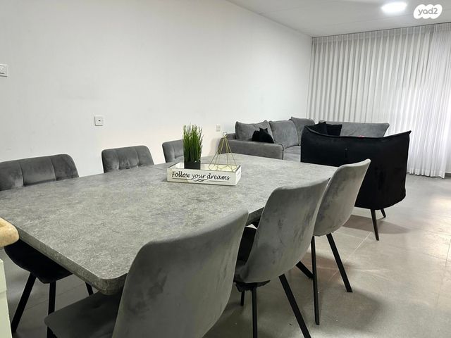 עליית הנוער 11