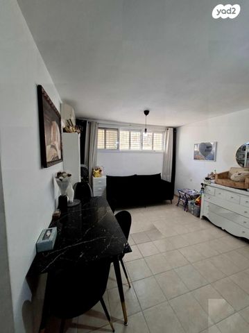 מרתף/ פרטר, התפוח 9, שיכוני המזרח, ראשון לציון