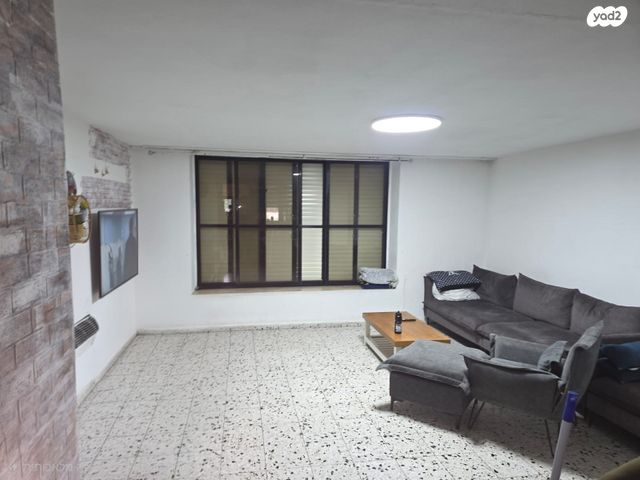 סמטה אלמונית 5