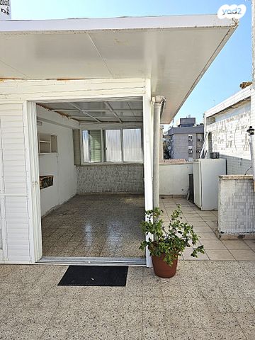 גג/ פנטהאוז, רמח"ל 8, נאות רחל, חולון