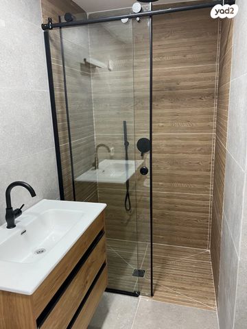 יחידת דיור, חזית חמש 18, תל גיבורים, חולון