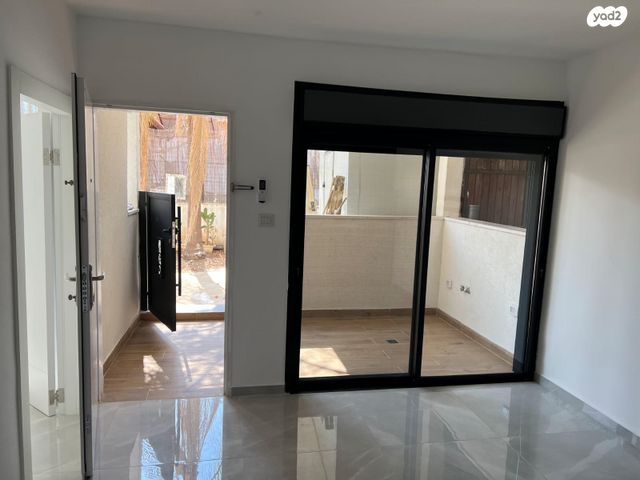 יחידת דיור, חזית חמש 18, תל גיבורים, חולון