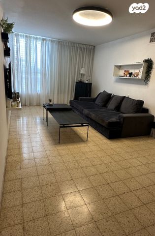 יהודה בורלא 28