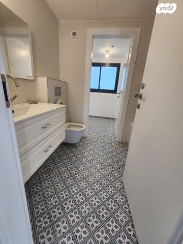 דירה, הרב הרצוג 10, צפון מערב מרכז העיר, נתניה