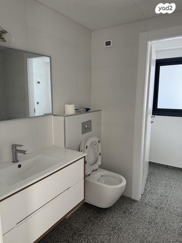 דירה, הרב הרצוג 8, צפון מערב מרכז העיר, נתניה