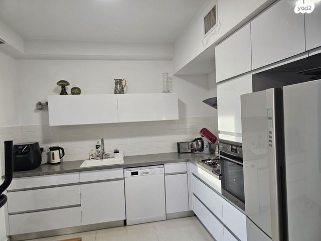 דירה, אריק לביא 3, עיר ימים, נתניה