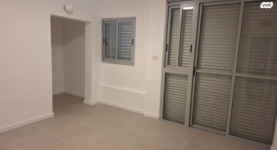 דירה, הרבי מרוז'ין 10, נווה רם, שיכון מזרחי, רמת גן