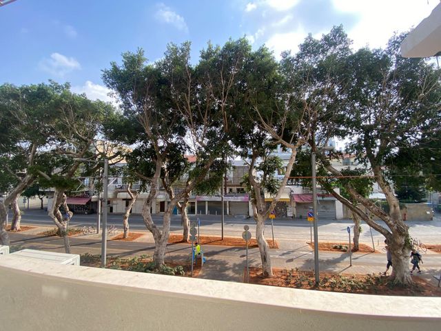 דירה, שדרות ירושלים 78, צהלון, שיכוני חסכון, תל אביב יפו