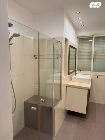 דירה, אלכסנדר ינאי, כרמליה, חיפה