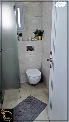 דירת גן, השיטה, צמח השדה, מעלה אדומים