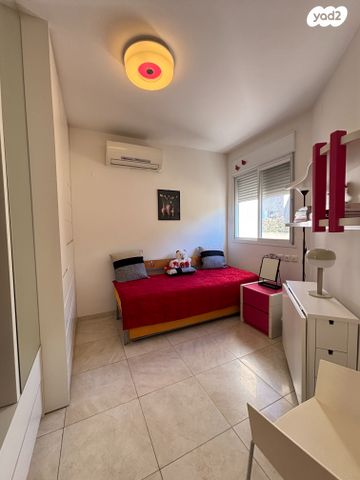 טריפלקס, זאב שוהם, נעמ"ת, חיפה