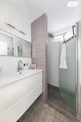 דירה, מרדכי אנילביץ', קרית ויצמן, רעננה