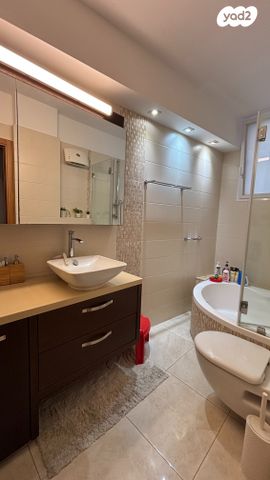 טריפלקס, זאב שוהם, נעמ"ת, חיפה