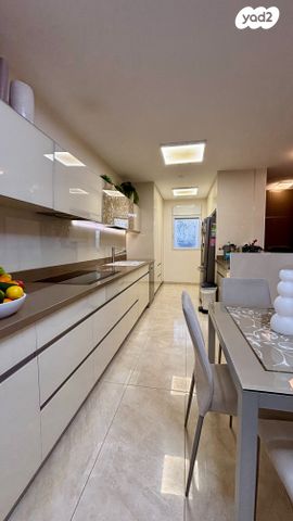 טריפלקס, זאב שוהם, נעמ"ת, חיפה