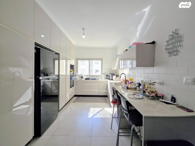 ז'בוטינסקי 12