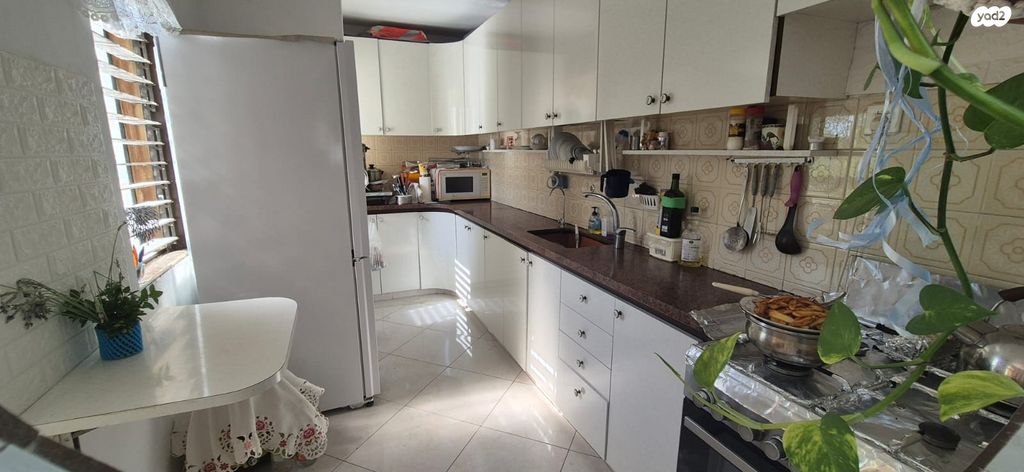 שדרת הבשן 10