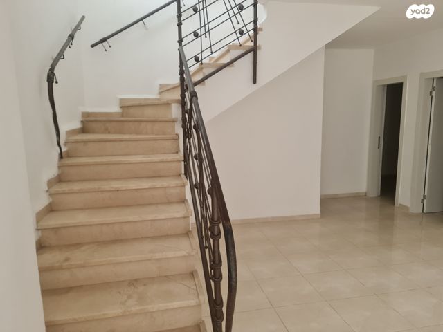 דו משפחתי, שלום עליכם, מגדל העמק