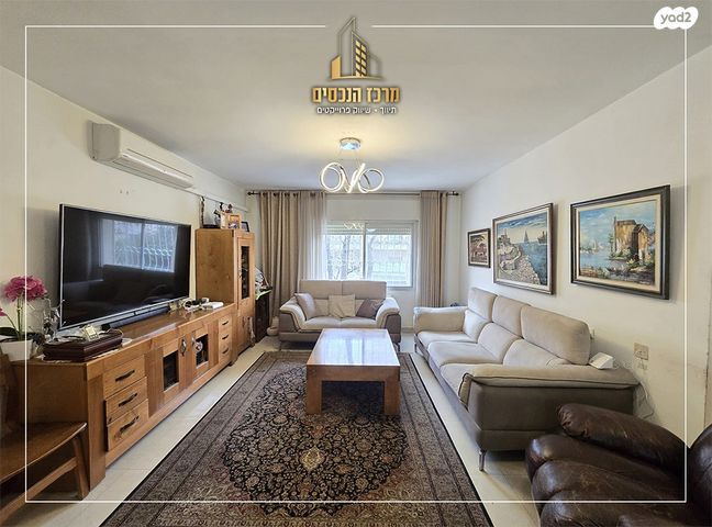 דירת גן, אברהם דוד ליכטמן, פסגת זאב, ירושלים