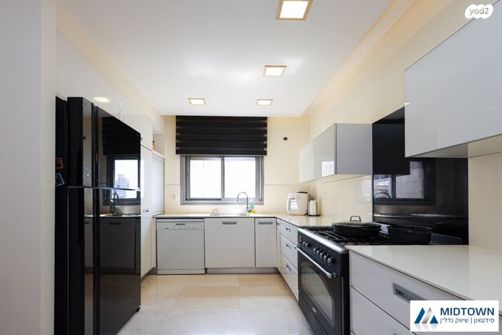 דופלקס, ג'ו עמר 7, הזמר העברי, כפר סבא