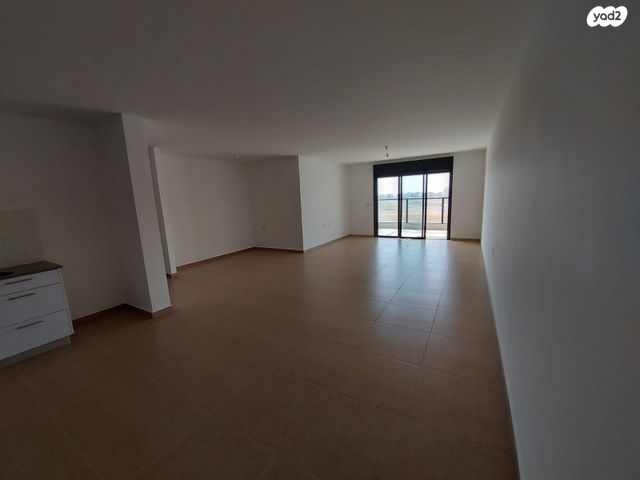 דירה, אחיה השילוני, פסגות אפק, ראש העין