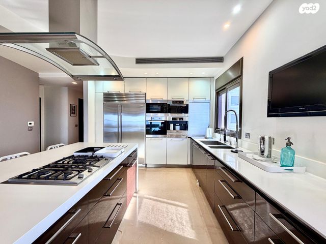 גג/ פנטהאוז, בני בנימין 47, גלי הים, נתניה