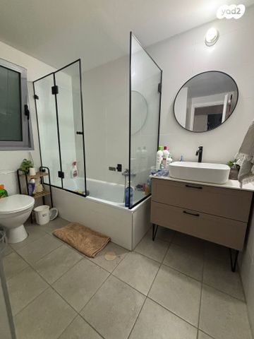 דירה, אריק איינשטיין, עכו