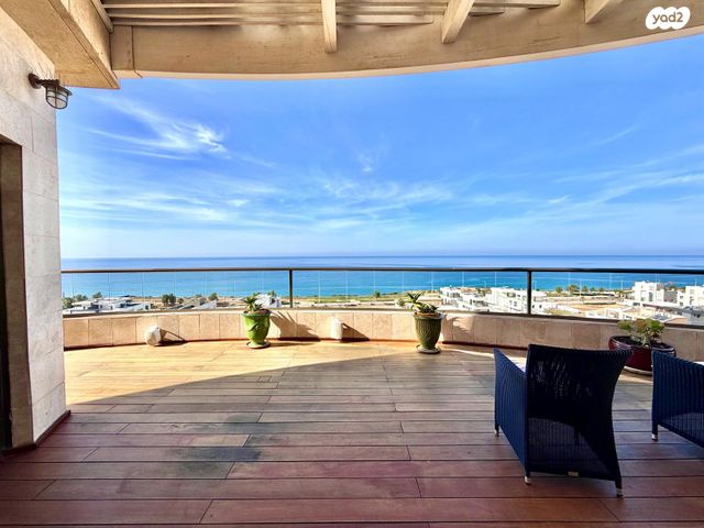 גג/ פנטהאוז, בני בנימין 47, גלי הים, נתניה