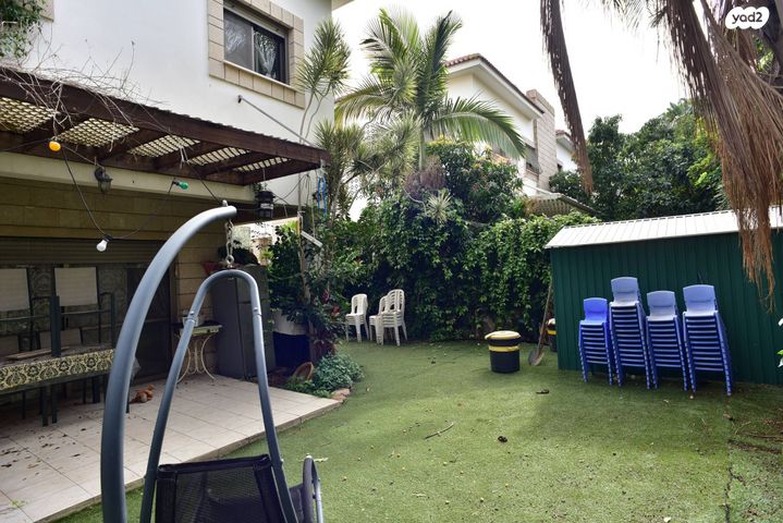 דו משפחתי, גדרה