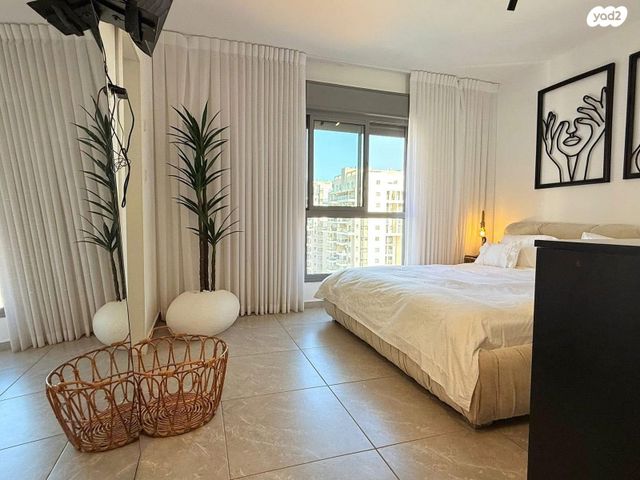 דירה, דרך העצמאות, ליבת העיר, יהוד מונוסון