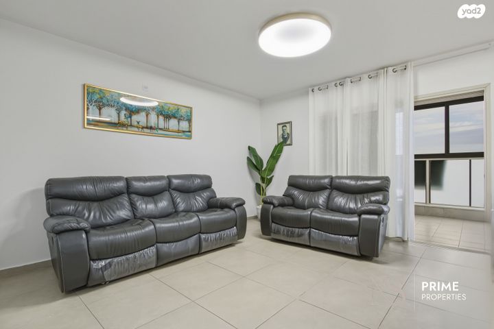 דירה, הרב אברהם קוק 21, השחר, דימונה