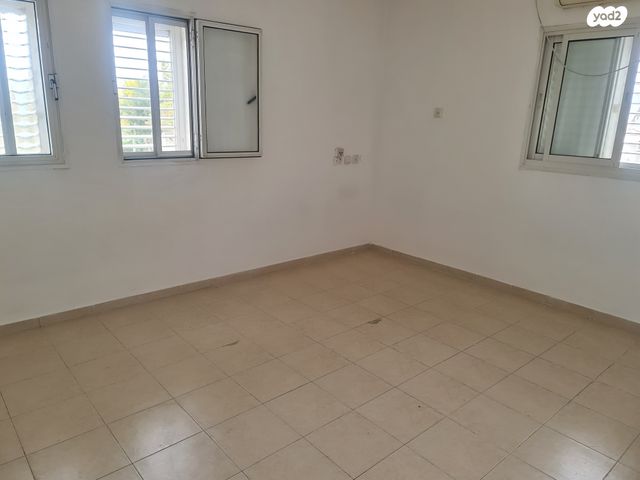 דו משפחתי, שלום עליכם, מגדל העמק