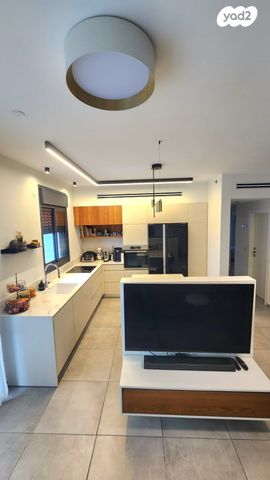 דירה, יעקב תמרי, חצרות המושבה, רחובות