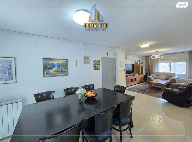 דירת גן, אברהם דוד ליכטמן, פסגת זאב, ירושלים