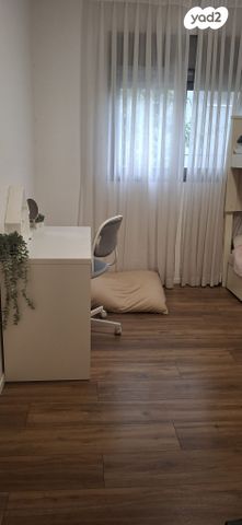 דירת גן, אלקנה