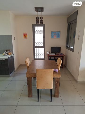 דירה, כרמל 17, אחוזת הנשיא, רחובות