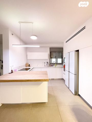 דירה, פרופ' אפרים קציר, רחובות המדע, רחובות