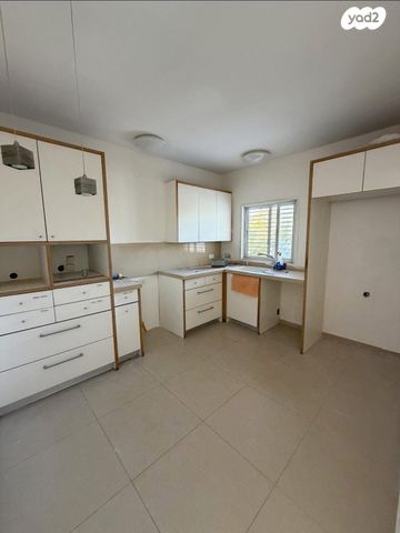 דירה, כפר סבא