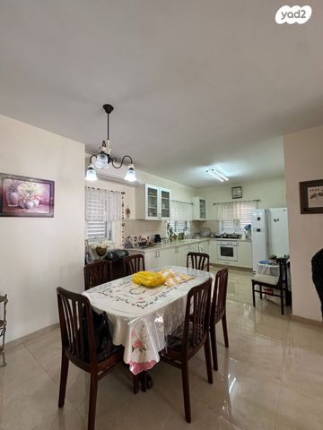 דירה, בית וגן, לב העיר, בת ים