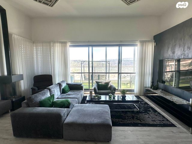 גג/ פנטהאוז, סנסן, צור הדסה