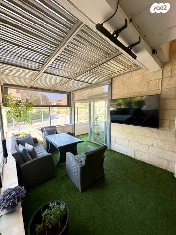 גג/ פנטהאוז, סנסן, צור הדסה