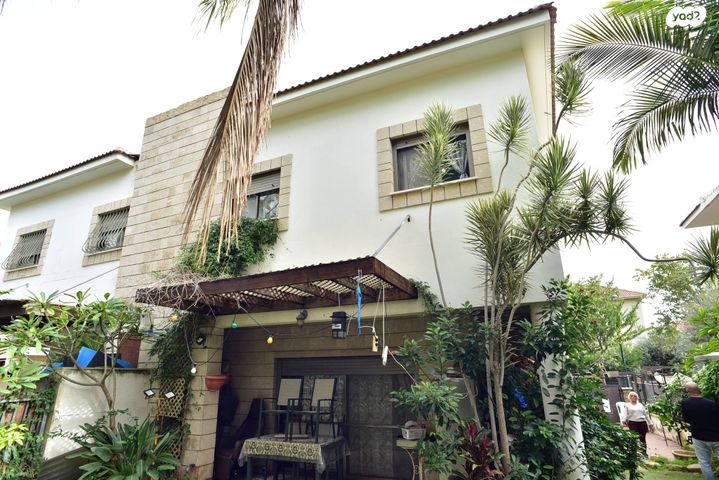 דו משפחתי, גדרה