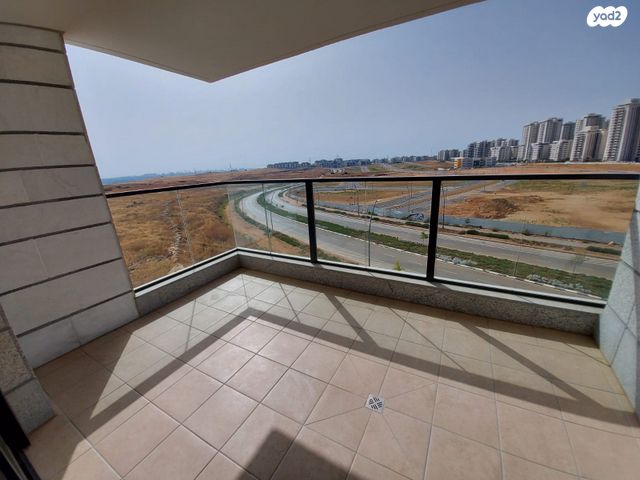 דירה, אחיה השילוני, פסגות אפק, ראש העין